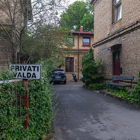 Spacious Apartment In Historical District With Free Parking Vilnius Exterior photo