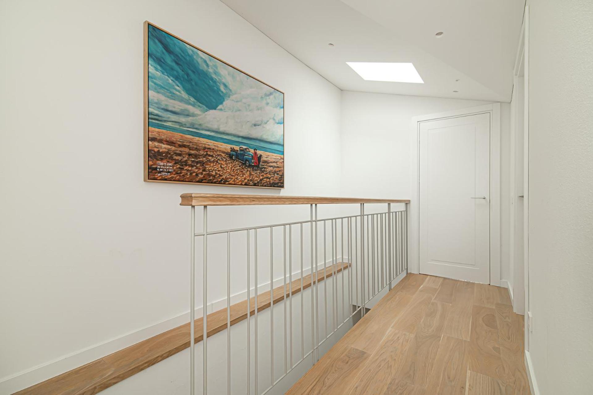 Spacious Apartment In Historical District With Free Parking